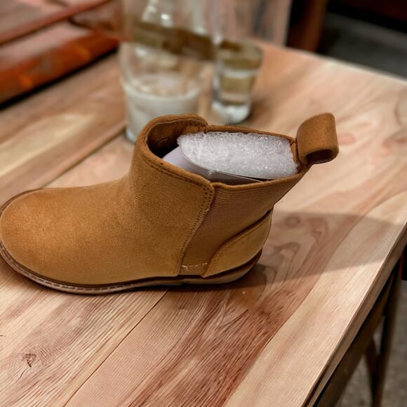 Girls lug sole  chunky heel Chelsea ankle boots. Round toe size 9 girls. B10 - Picture 8 of 8